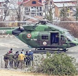 ஜம்மு காஷ்மீரில் 200 அடி பள்ளத்தில் ராணுவ வாகனம் கவிழ்ந்து 10 வீரர்கள் உயிரிழப்பு