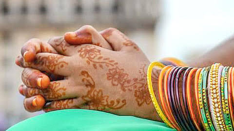 உ.பி.யில் மதச்சடங்கு பெயரில் கூட்டு பாலியல் வன்கொடுமைக்கு ஆளான பெண்