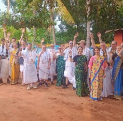 பல்வேறு நாடுகளைச் சேர்ந்த 29 பேர், சென்னையில் இருந்து ஆட்டோக்களில் கன்னியாகுமரிக்கு பயணம்