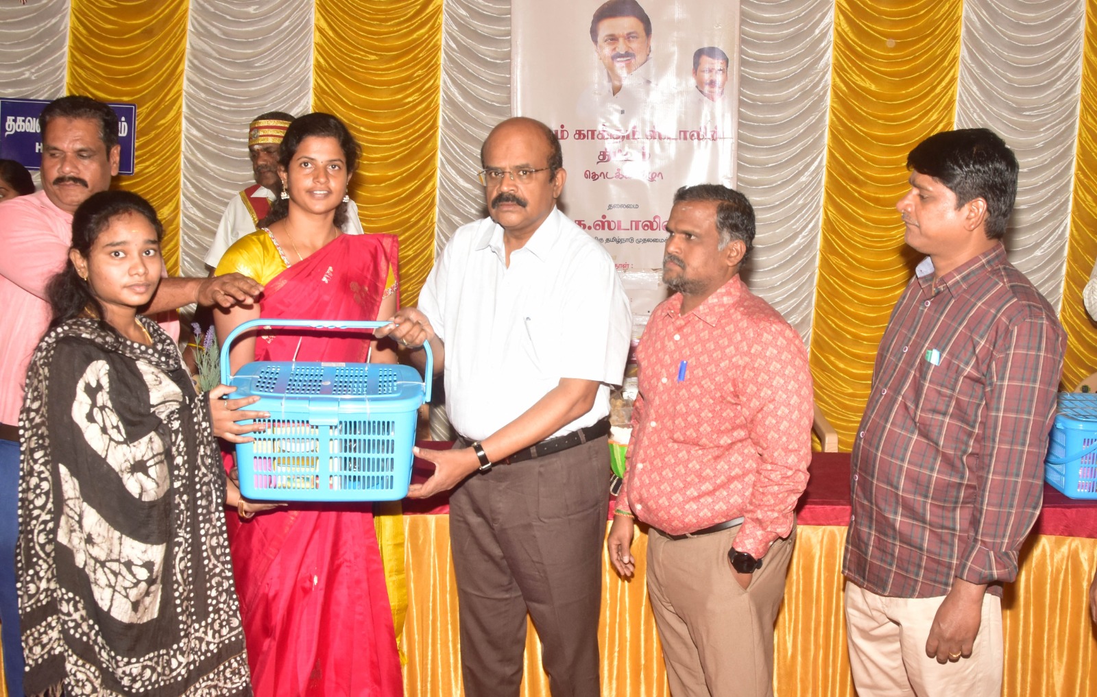 பசுபதீஸ்வரா மகளிர் மேல்நிலைப் பள்ளியில் நேற்று நடந்த நலம் காக்கும் ஸ்டாலின் திட்ட முகாம்