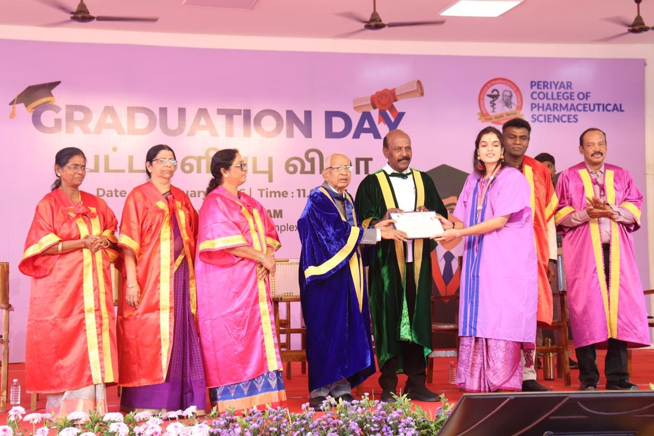 பெரியார் மருந்தியல் கல்லூரியின் பட்டமளிப்பு விழா