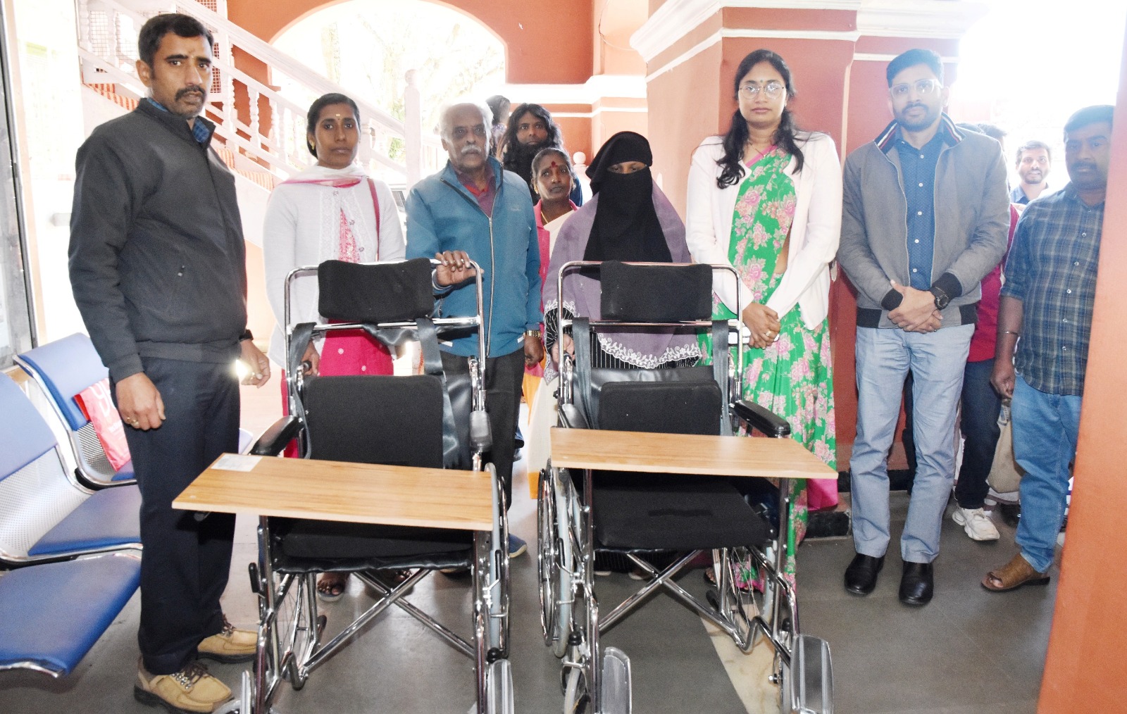 மாற்றுத்திறனாளிகளுக்கு சிறப்பு சக்கர நாற்காலி