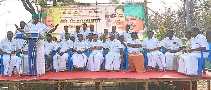 உசிலம்பட்டி அருகே தி.விலக்கு அருகில் அதிமுக சார்பில் நடந்த தைப்பொங்கல் விழா