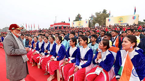 தடையற்ற வா்த்தக ஒப்பந்தங்களால் இளைஞா்களுக்கு எண்ணற்ற வாய்ப்புகள் : என்சிசி பேரணியில் பிரதமா் மோடி பேச்சு