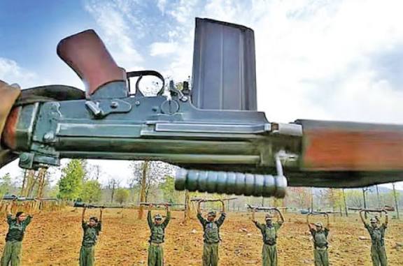 சத்தீஸ்கரில் வெகுமதி அறிவித்து தேடப்பட்ட 26 நக்சல்கள் சரண்!