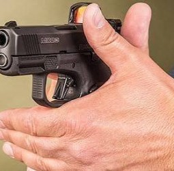 நெய்வேலியில் போலீஸாரை வெட்டிய ரவுடி சுட்டுப்பிடிப்பு