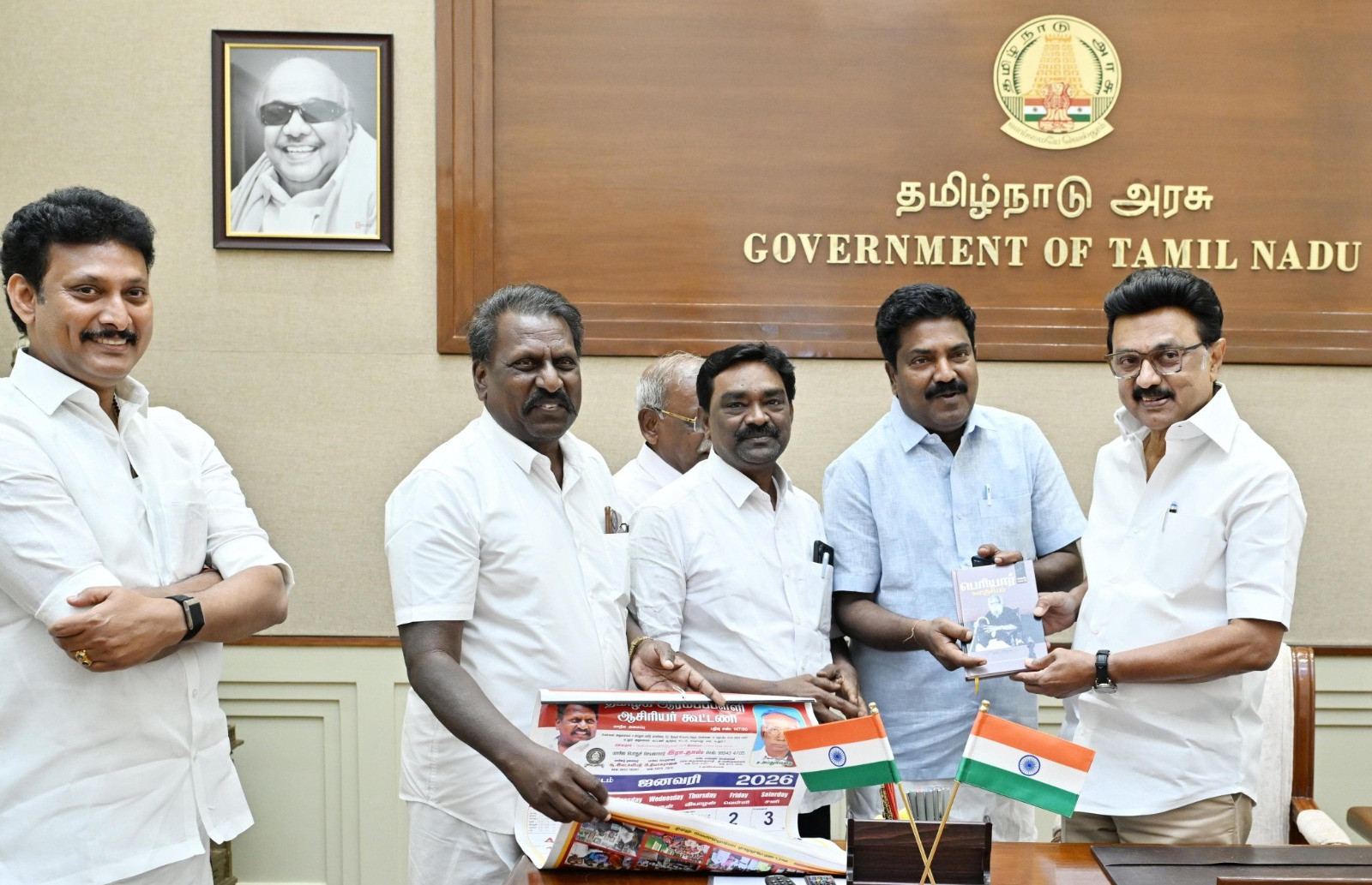 தேமுதிக பொதுச் செயலாளர் பிரேமலதா ஆலோசனை