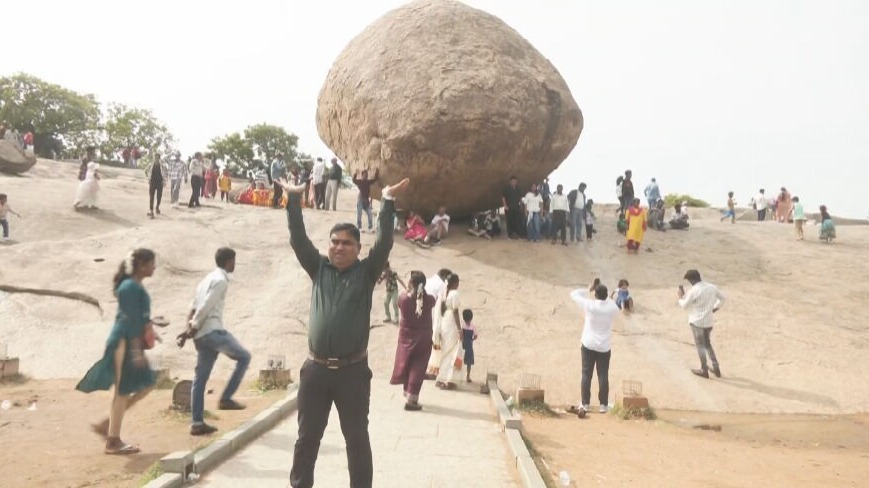 மாமல்லபுரத்தில் குவிந்த சுற்றுலாப் பயணிகள்