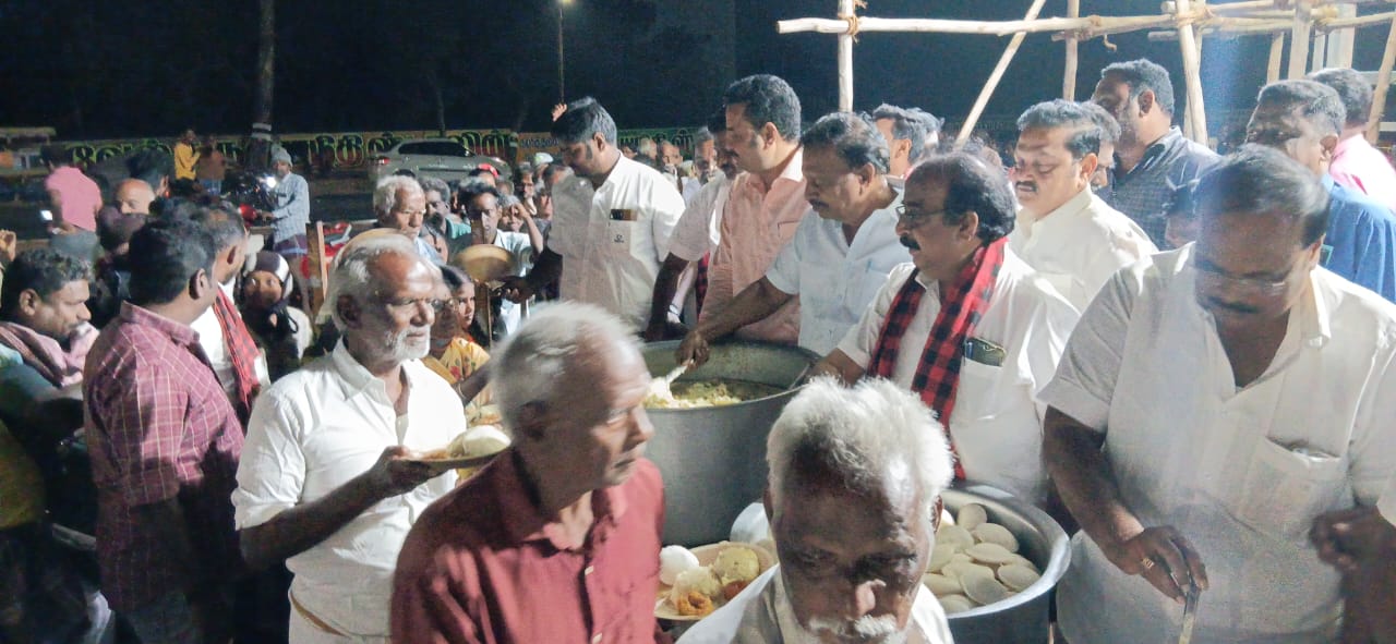 செய்யாறில் முத்தமிழறிஞர் கலைஞர் சிலை திறப்பு முன்னிட்டு அன்னதானம்: