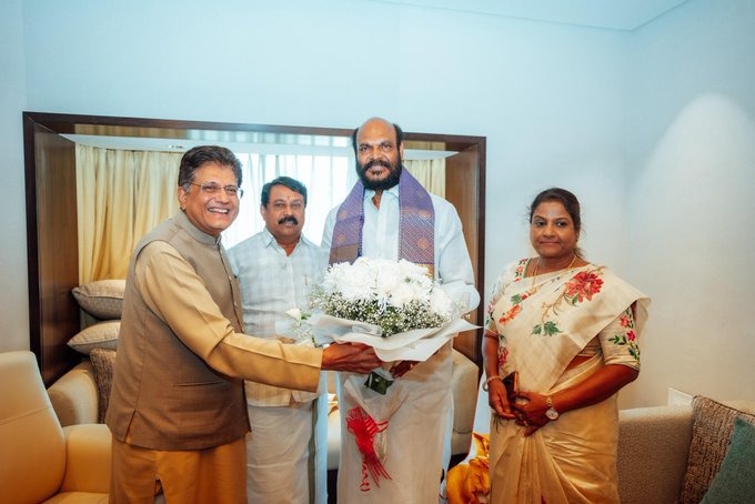 பியூஸ்கோயலை தமிழக மக்கள் முன்னேற்றக் கழகத்தின் ஜான்பாண்டியன் சந்தித்து தமிழக சட்டமன்றத் தேர்தல் தொடர்பாக சந்தித்துப் பேசினார்