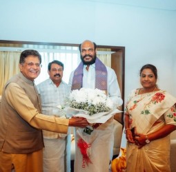 பியூஸ்கோயலை தமிழக மக்கள் முன்னேற்றக் கழகத்தின் ஜான்பாண்டியன் சந்தித்து தமிழக சட்டமன்றத் தேர்தல் தொடர்பாக சந்தித்துப் பேசினார்