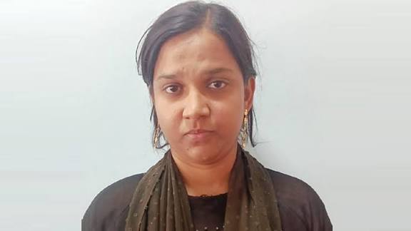 ஃபேக் ஐடி மூலம் பெண்களின் படங்களை காட்டி பணம் பறித்த பரமக்குடி பெண் கைது!