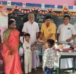 மயிலாடுதுறை உதய் பவுண்டேஷன் சார்பில்  சமத்துவ பொங்கல் விழா