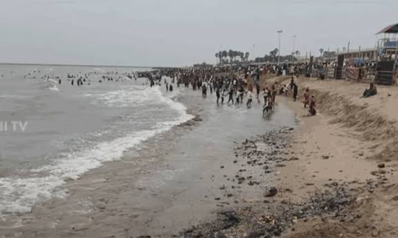 திருச்செந்தூர் கோவில் முன்பு கடல் அரிப்பு: கவனமுடன் நீராட பக்தர்களுக்கு அறிவுறுத்தல்