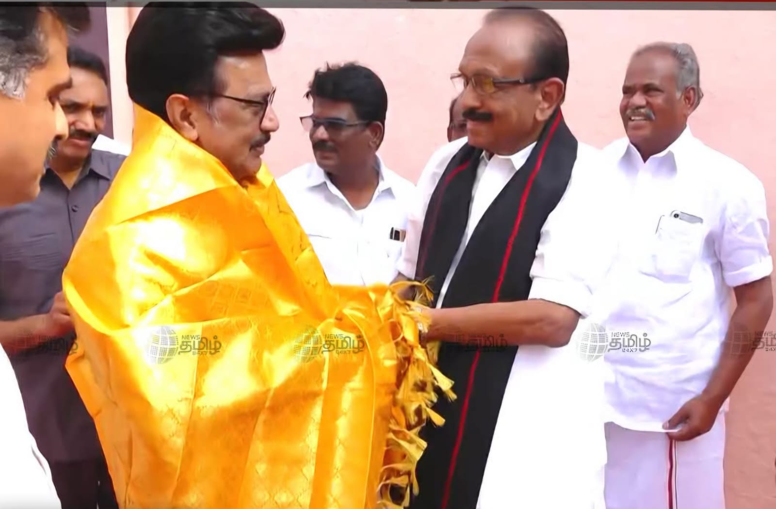 திருச்சியில் நடைபயணத்தை துவக்கி வைக்க வந்த முதல்வர்