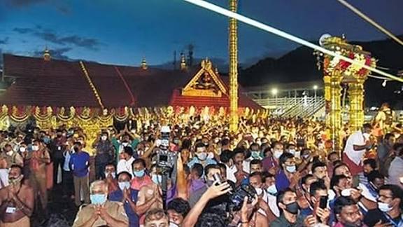 ஆங்கிலப் புத்தாண்டு: சபரிமலையில் திரளான பக்தா்கள் தரிசனம்