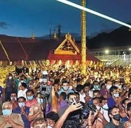 ஆங்கிலப் புத்தாண்டு: சபரிமலையில் திரளான பக்தா்கள் தரிசனம்