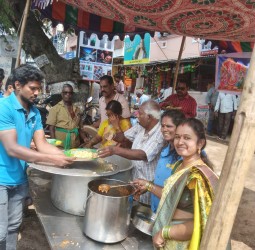 28-ம் நாளான செய்யாறு கலைஞர் சிலை அருகே அன்னதானம் வழங்கும் நிகழ்ச்சி: எம்.பி., - எம்.எல்.ஏ., பங்கேற்பு !