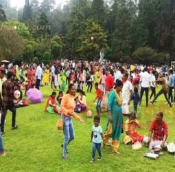 ஊட்டிக்கு கடந்த ஆண்டில் 20 லட்சம் சுற்றுலா பயணிகள் வருகை