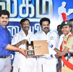 திருத்தணி, அருள்மிகு சுப்ரமணிய சுவாமி அரசு கலைக் கல்லூரியில் மாணவர்களுக்கு மடிக்கணினி