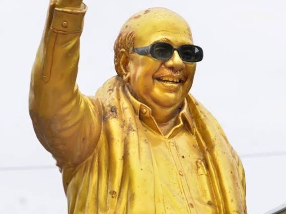 ஆண்டிபட்டி பேருந்து நிலையத்தில் கலைஞர் சிலை திமுக கவுன்சிலர்கள் மனு