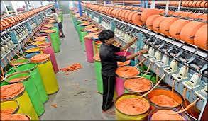 நூற்பாலைகளில் இருந்து விசைத்தறிகளுக்கு விநியோகிக்கப்படும் நூலின் விலை உயர்வு