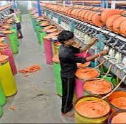 நூற்பாலைகளில் இருந்து விசைத்தறிகளுக்கு விநியோகிக்கப்படும் நூலின் விலை உயர்வு