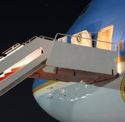 டிரம்ப் பயணித்த விமானத்தில் தொழில்நுட்பக் கோளாறு!