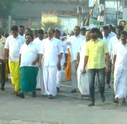 இருக்கன்குடி மாரியம்மன் கோவிலுக்கு விருதுநகர் கிழக்கு மாவட்ட அதிமுக வினர் பாதயாத்திரை