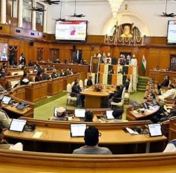 தொடர்ந்து அமளியில் ஈடுபட்ட ஆம் ஆத்மி எம்எல்ஏ.க்கள் 4 பேர் சஸ்பெண்ட்