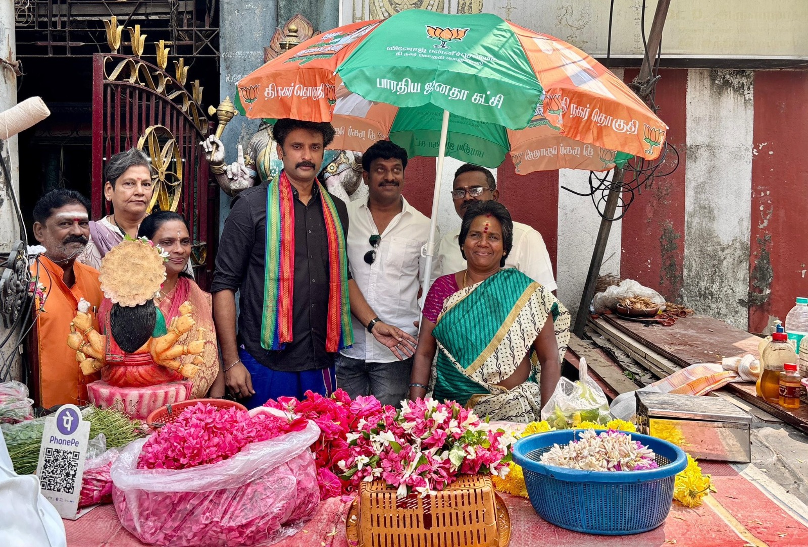 நடைபாதை வியாபாரிகளுக்கு நிழற்குடை