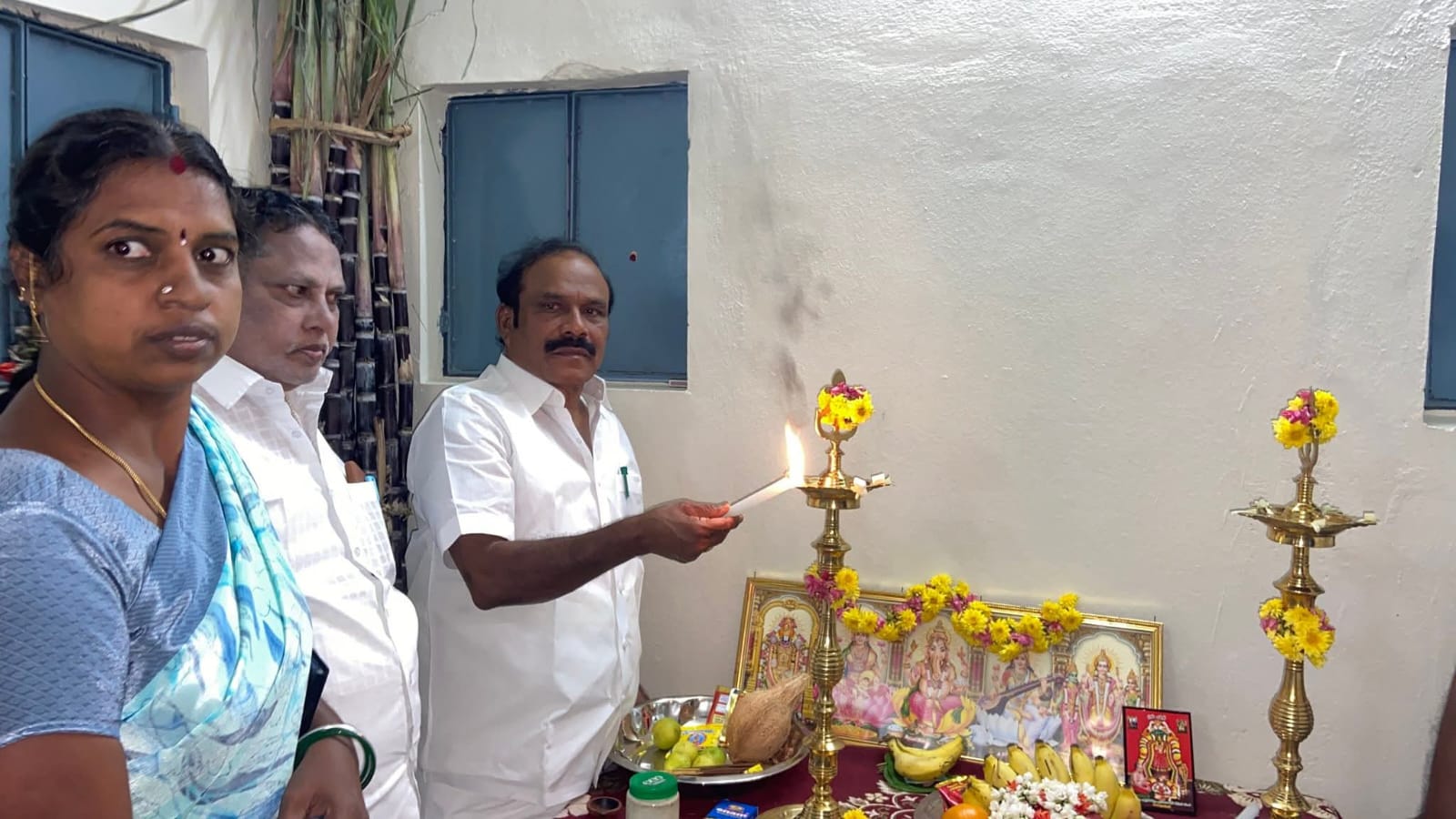 கூத்தப்பன்குடிகாட்டில் நியாய விலை கடையை அமைச்சர் கணேசன் திறந்து வைத்தார்.