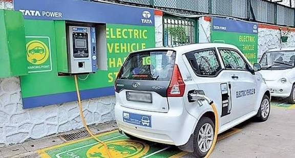 மின் வாகனங்களுக்கான 100% வரி விலக்கு மேலும் இரு ஆண்டுகளுக்கு நீட்டிப்பு: தமிழக அரசு