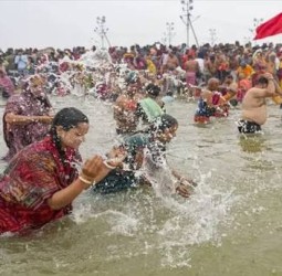 கங்கையில் 24 லட்சம் பேர் புனித நீராடல்: முதல்-மந்திரி ஆதித்யநாத்