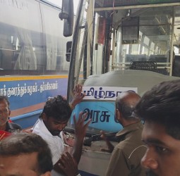 அரசுப் பேருந்துகளில் நாம் தமிழர் கட்சியினர் தமிழ்நாடு என்ற ஸ்டிக்கர்