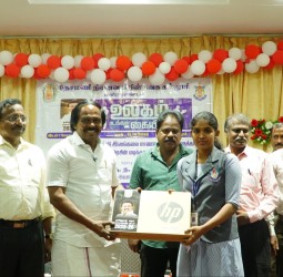 மாணவ–மாணவியர்களுக்கு தமிழ்நாடு அரசு சார்பில் மடிக்கணினி