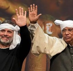 புதிய ஊரக வேலைச் சட்டத்துக்கு எதிராக ஏழைகள் ஒன்று திரள வேண்டும் - ராகுல் காந்தி வலியுறுத்தல்