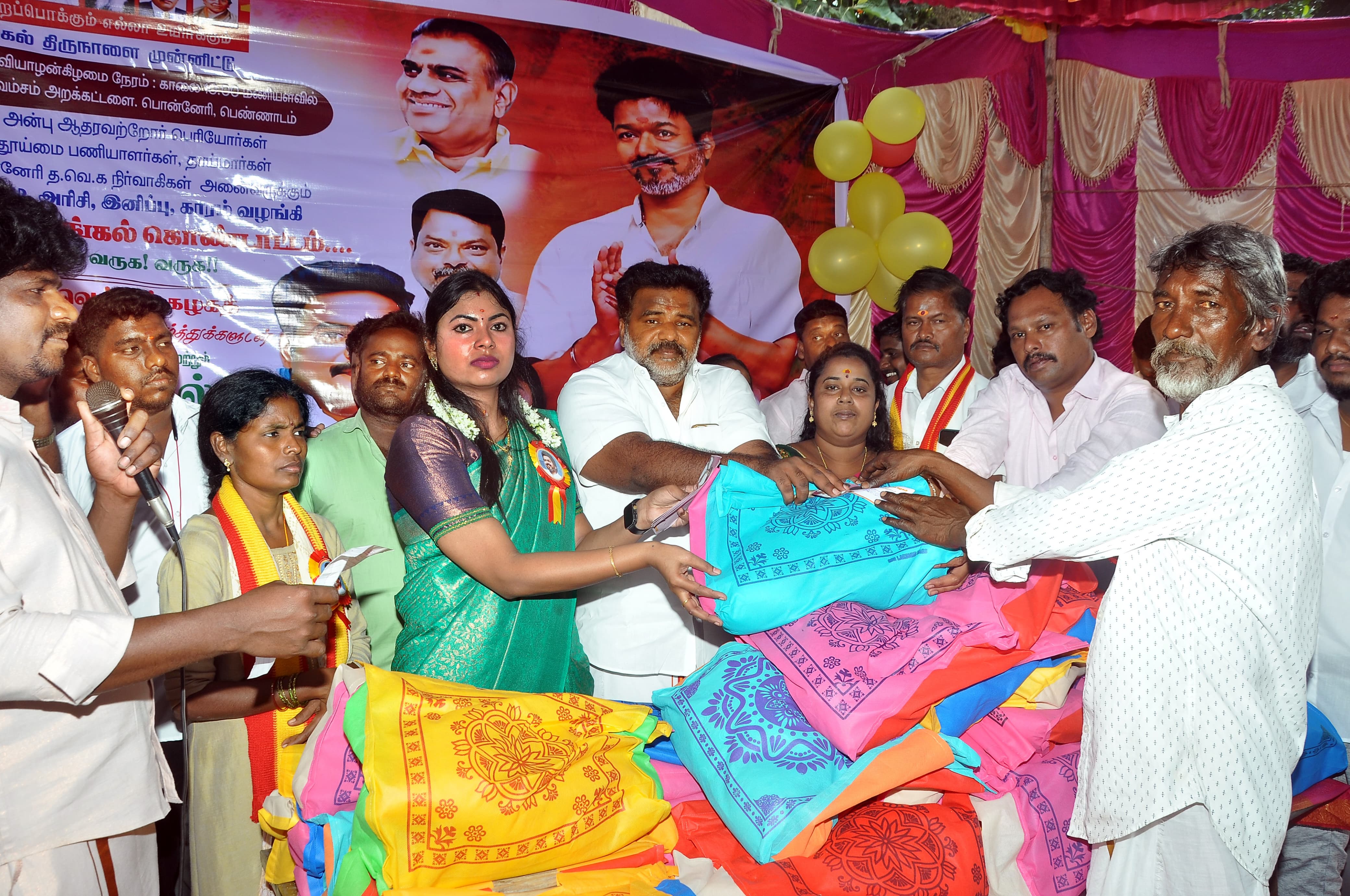 பெண்ணாடம் அருகே தமிழக வெற்றி கழகம் சார்பில் ஆதவற்ற பெரியவர்கள், தூய்மை பணியாளர்களுக்கு சமத்துவ பொங்கல் கொண்டாடப்பட்டது.