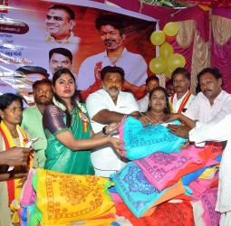 பெண்ணாடம் அருகே தமிழக வெற்றி கழகம் சார்பில் ஆதவற்ற பெரியவர்கள், தூய்மை பணியாளர்களுக்கு சமத்துவ பொங்கல் கொண்டாடப்பட்டது.