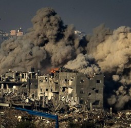 ஈரானியக் கப்பல் மீது நீர்மூழ்கிக் கப்பல் தாக்குதல் - 101 பேர் மாயம்