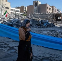 இரக்கம் காட்டாத இஸ்ரேல்..ஆக்ரோஷமாக அமெரிக்கா! ஈரானுக்கு எழ முடியாத அடி! பற்றி எரியும் மத்திய கிழக்கு